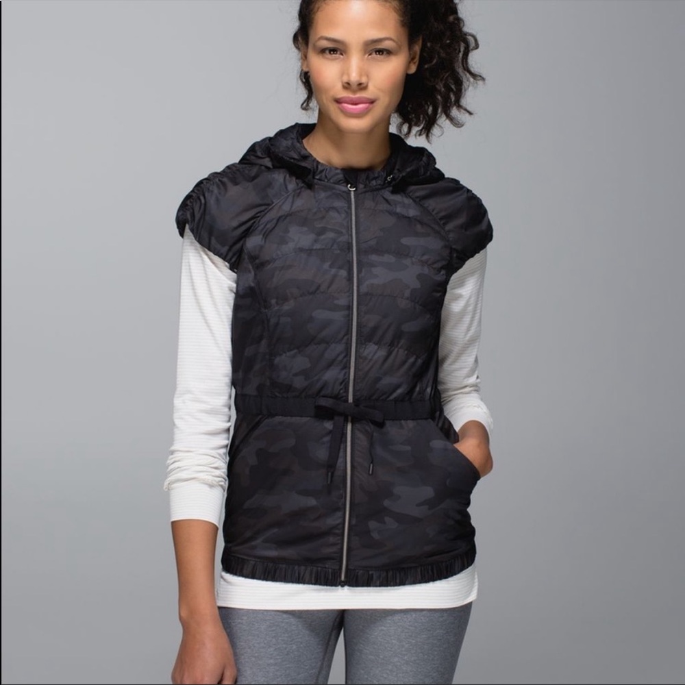 Lululemon Spring Fling Puffy Vest Lotus Camo Black